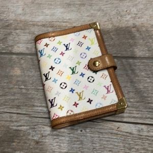 AUTHENTIC LOUIS VUITTON WHITE AGENDA
